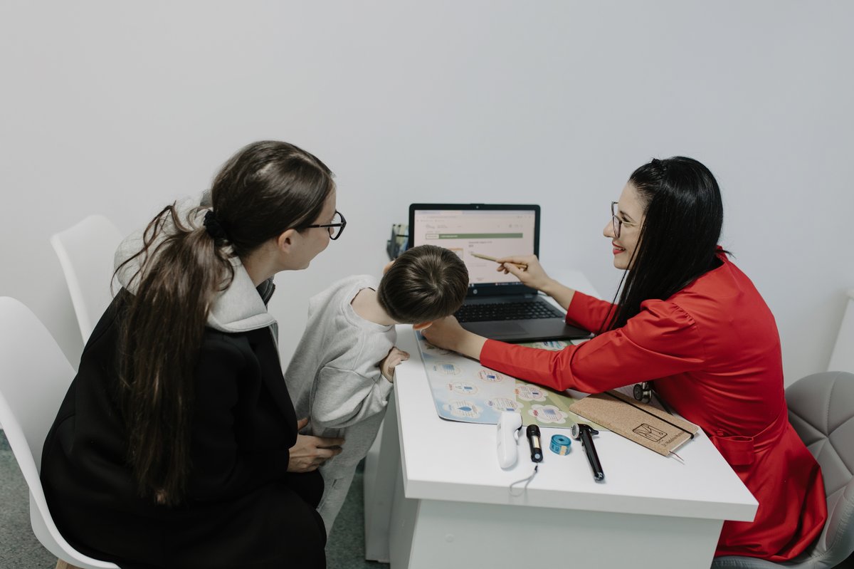 Consultație pediatrică la cabinet